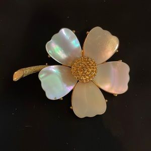 Vintage Mandle Dogwood Mother Of Pearl Floral Pin Brooch